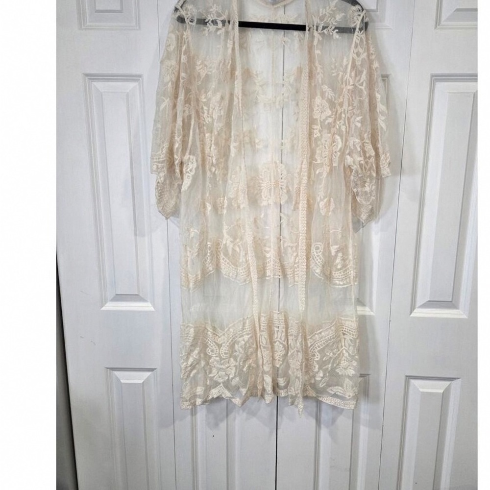 Chic Lace Kimono Robe in Cream